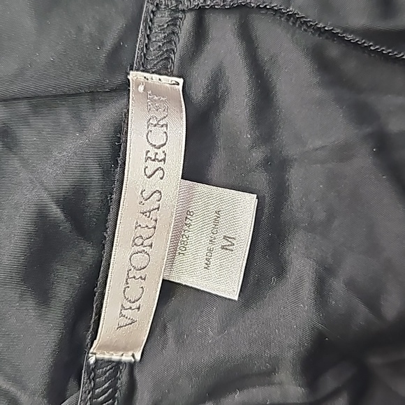 Victoria's Secret Intimate - Picture 5 of 7